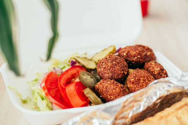 Quelles sont les astuces pour préparer des plats épicés authentiques dans un restaurant indien ?