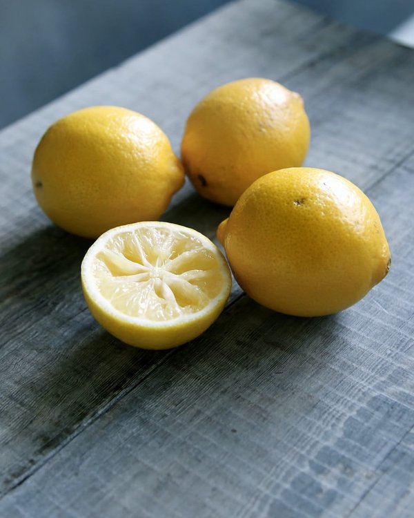 Pourquoi mettre du citron dans le four ?